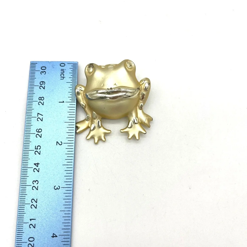 N/A charming frog